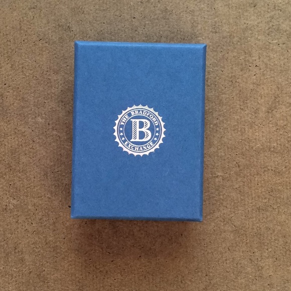 Thomas Kinkade “Faith” Diamond Pendant Necklace - Picture 4 of 6